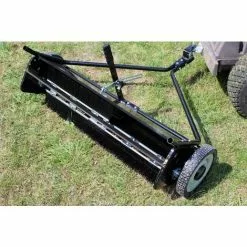 WILTEC Balai Ramasseur Balayeuse Pour Tondeuse Autoportée Largeur 105cm Et Roues En Caoutchouc 266x60,3mm 11 WILTEC Balai Ramasseur Balayeuse Pour Tondeuse Autoportée Largeur 105cm Et Roues En Caoutchouc 266x60,3mm -Wiltec Boutique 4250524 5